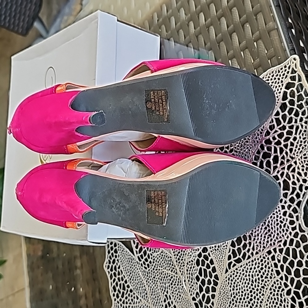 BRAND NEW IN BOX, FAUX SUEDE/LEATHER MUTI COLOR PLATFORMS - Picture 6 of 6
